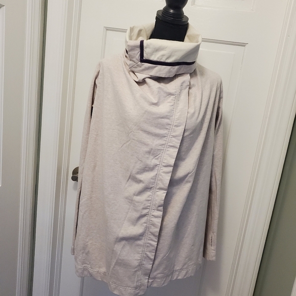 Lululemon Athletica Cream Color Jacket Size 6 Athlesuire fully lined Jacket - Picture 8 of 12